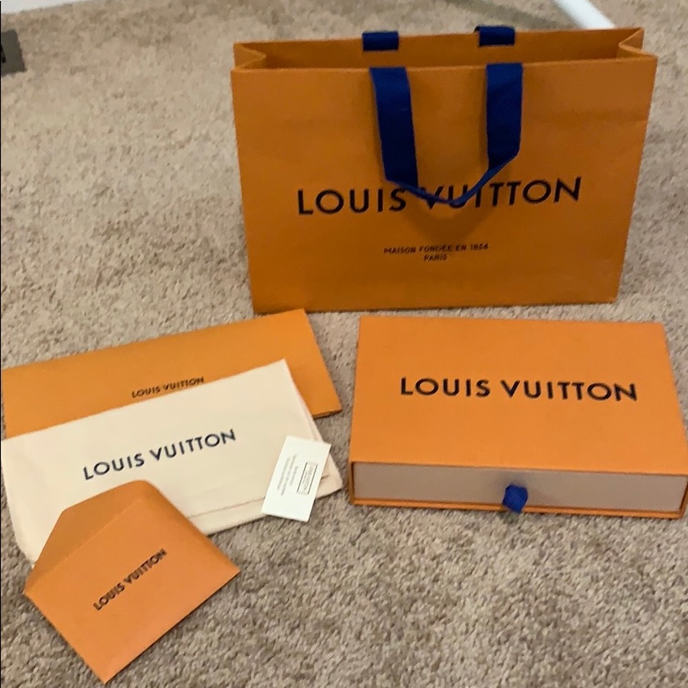 Full Set LV packaging
